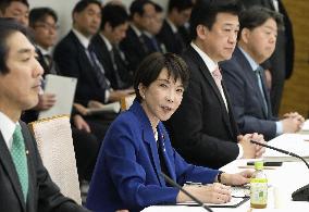 Takaichi at economic and fiscal policy meeting
