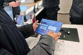 Samsung Galaxy Z TriFold Phone