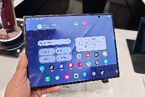 Samsung Galaxy Z TriFold Phone