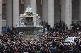 Leo XIV Greets the Faithful from the Popemobile - Vatican
