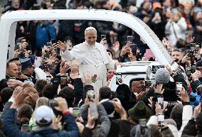 Pope Leo XIV Greets Faithful After Christmas Morning Mass - Vatican