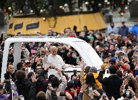 Pope Leo XIV Greets Faithful After Christmas Morning Mass - Vatican