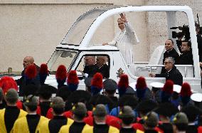 Pope Leo XIV Greets Faithful After Christmas Morning Mass - Vatican