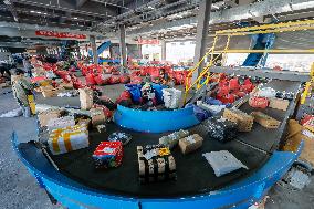 Logistics Warehouse Sorting Center