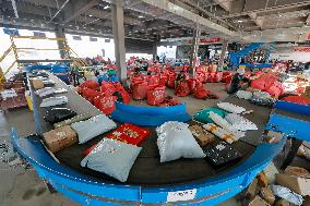 Logistics Warehouse Sorting Center