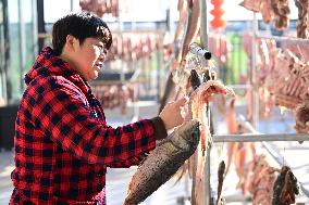 Farmers Sell Cured Meats Via Live Streaming on Short Videos