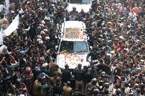 Tarique Rahman Visits The Graves National Symbols - Dhaka