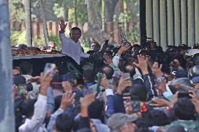 Tarique Rahman Visits The Graves National Symbols - Dhaka