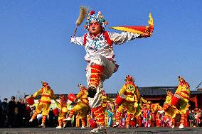 Folk Performances Celebrate New Year