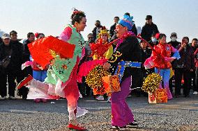 Folk Performances Celebrate New Year