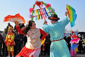 Folk Performances Celebrate New Year