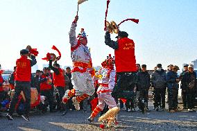 Folk Performances Celebrate New Year