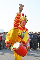 Folk Performances Celebrate New Year