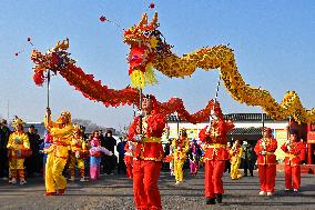 Folk Performances Celebrate New Year