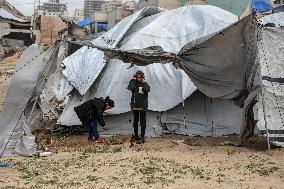 Gaza Displaced Palestinians - Gaza City