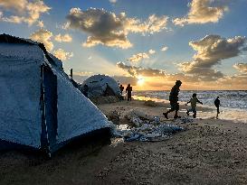 Tents Damaged By Storms - Khan Yunis