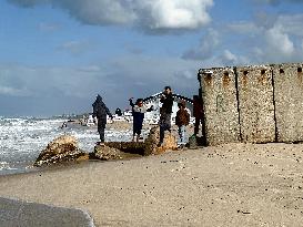 Tents Damaged By Storms - Khan Yunis
