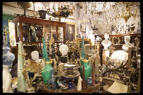 Exclusive Rachida Dati Visit Les Puces Market - Saint Ouen