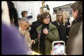 Exclusive Rachida Dati Visit Les Puces Market - Saint Ouen