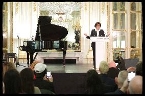 Exclusive - Rachida Dati Announces The Cabaret Season - Paris