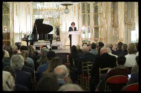 Exclusive - Rachida Dati Announces The Cabaret Season - Paris