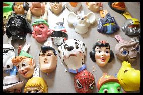 Exclusive Rachida Dati Visit Les Puces Market - Saint Ouen