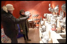 Exclusive Rachida Dati Visit Les Puces Market - Saint Ouen