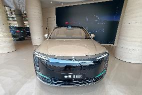 Huawei MAEXTRO Luxury Car