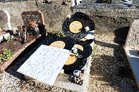 Eddie Barclay Grave Illustration - Saint Tropez