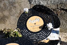 Eddie Barclay Grave Illustration - Saint Tropez