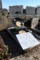 Eddie Barclay Grave Illustration - Saint Tropez