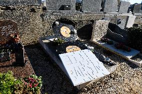 Eddie Barclay Grave Illustration - Saint Tropez