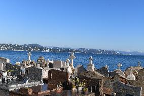 Sailors Cemetery Illustration Ahead Of Brigitte Bardot Burial - Saint Tropez