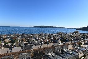 Sailors Cemetery Illustration Ahead Of Brigitte Bardot Burial - Saint Tropez