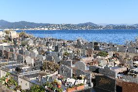 Sailors Cemetery Illustration Ahead Of Brigitte Bardot Burial - Saint Tropez