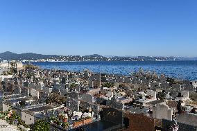 Sailors Cemetery Illustration Ahead Of Brigitte Bardot Burial - Saint Tropez