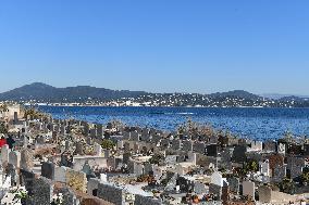 Sailors Cemetery Illustration Ahead Of Brigitte Bardot Burial - Saint Tropez
