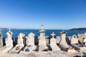 Sailors Cemetery Illustration Ahead Of Brigitte Bardot Burial - Saint Tropez