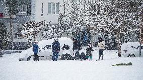 Children and Families Enjoy Snowfall in Gaziantep