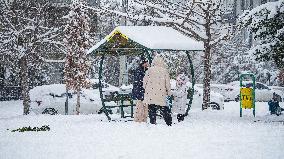 Children and Families Enjoy Snowfall in Gaziantep