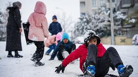 Children and Families Enjoy Snowfall in Gaziantep