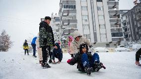 Children and Families Enjoy Snowfall in Gaziantep