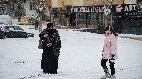 Children and Families Enjoy Snowfall in Gaziantep