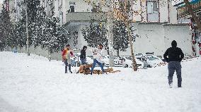 Children and Families Enjoy Snowfall in Gaziantep