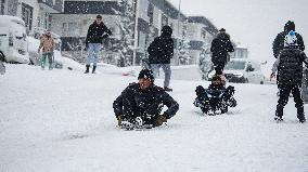 Children and Families Enjoy Snowfall in Gaziantep