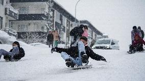 Children and Families Enjoy Snowfall in Gaziantep
