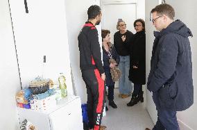 Exclu - Rachida Dati Visits the Emmaus Berthier Center - Paris