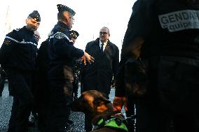 French Interior Minister At the Presentation of A Security Procedure Before New Year's Eve - Domont