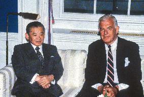 PM Takeshita of Japan Meets Leader Foley