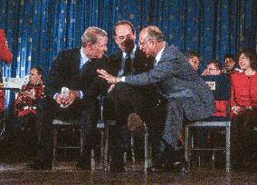 Bush Speaks to Senior US Government Employees